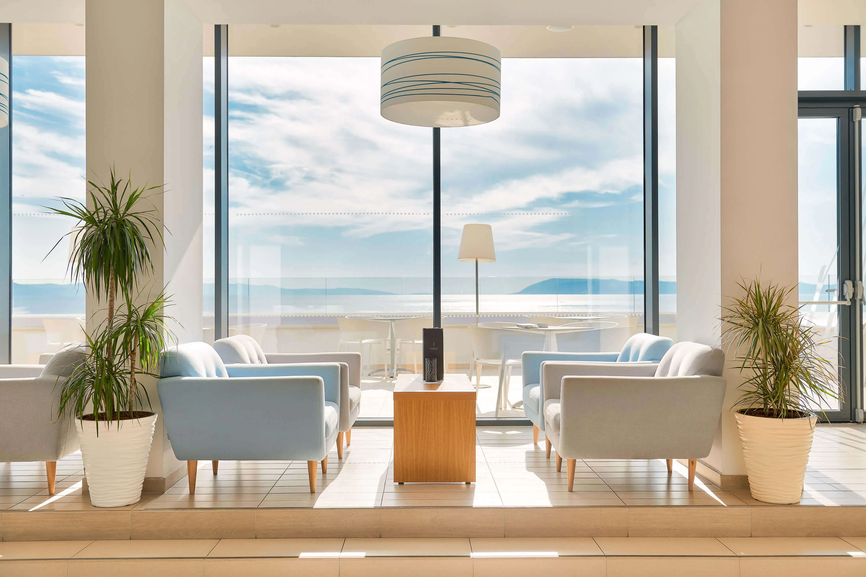 Lobby bar